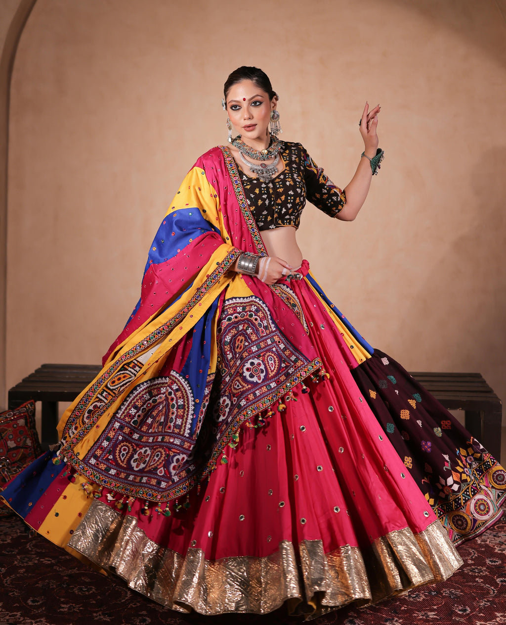 Zakhi Shahi Andaaz, Royal Riwaaz Navratri Choli