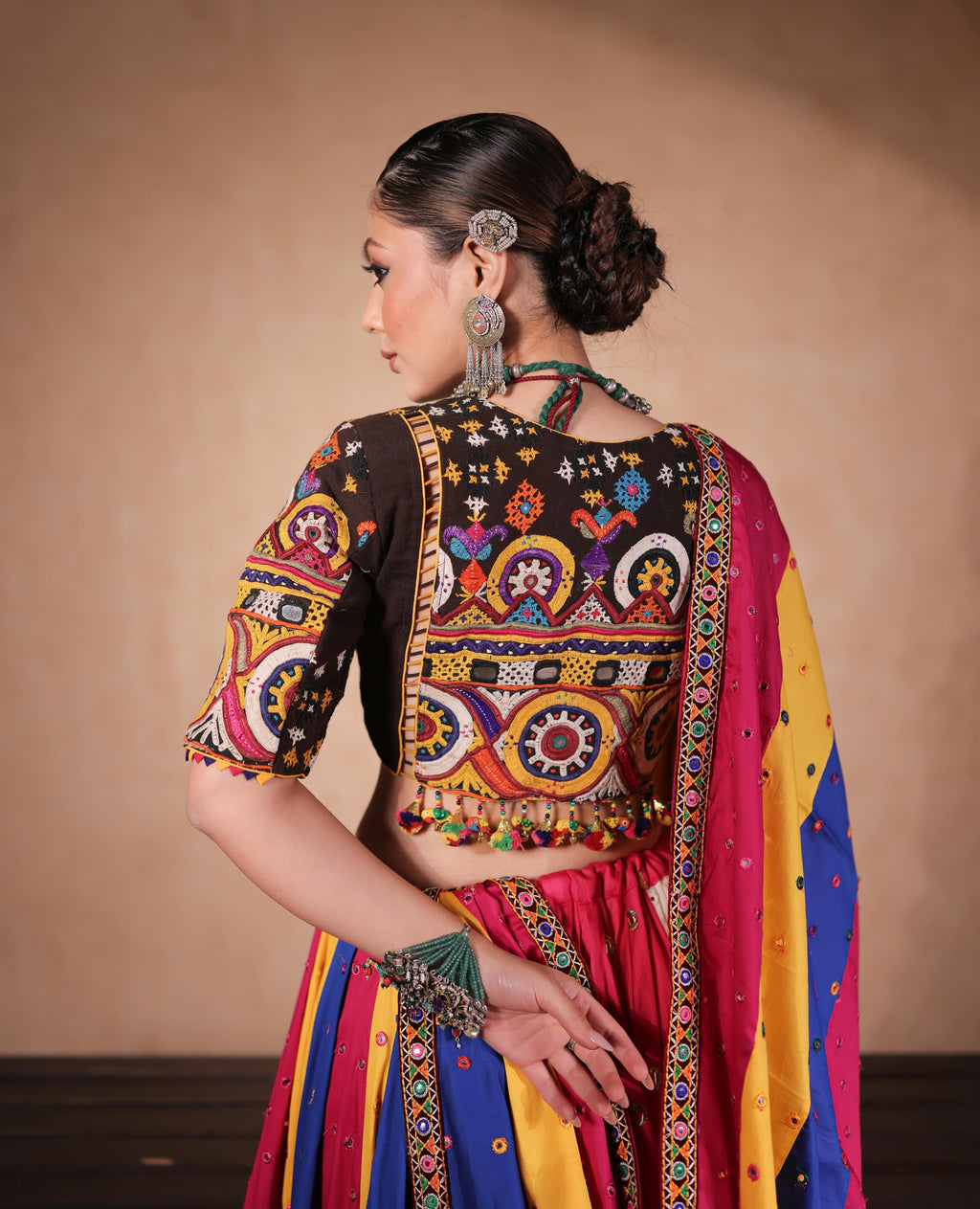 Zakhi Shahi Andaaz, Royal Riwaaz Navratri Choli