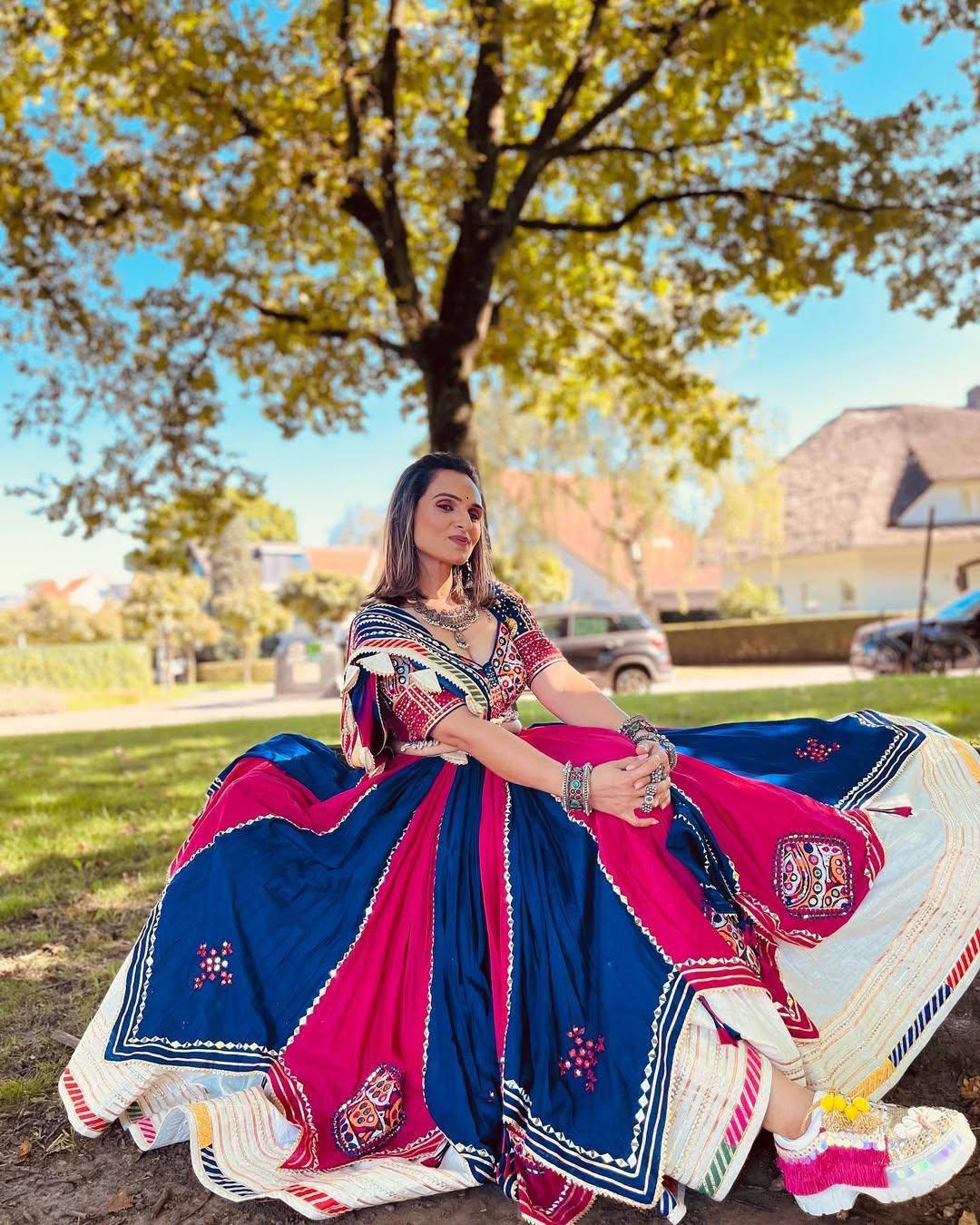 Saira Gulabi Garba Glow  Double Layer Choli