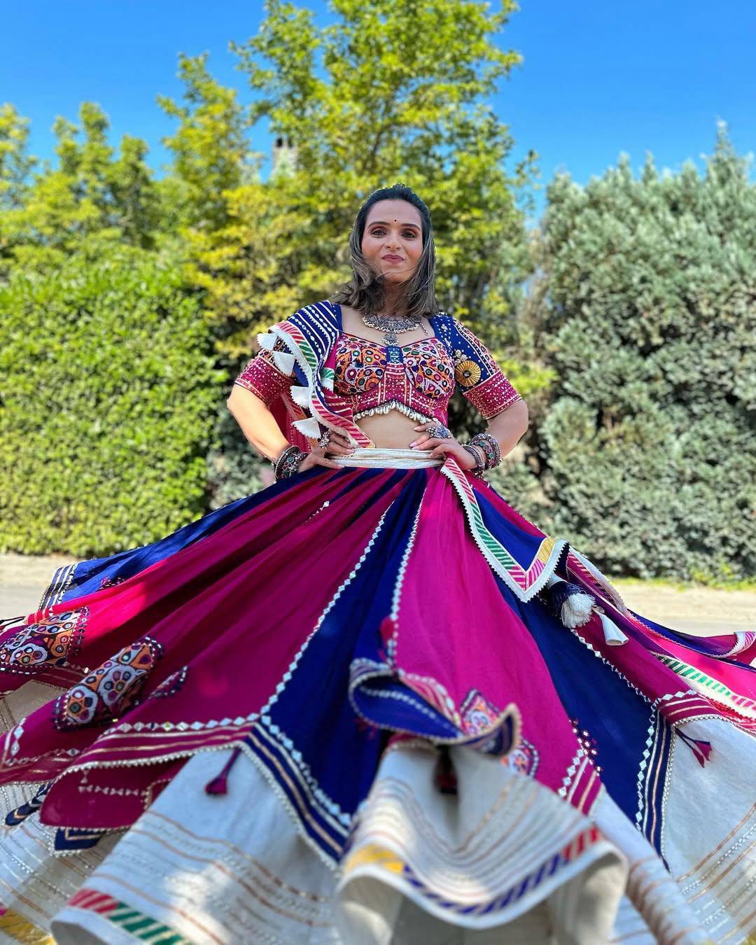 Saira Gulabi Garba Glow  Double Layer Choli