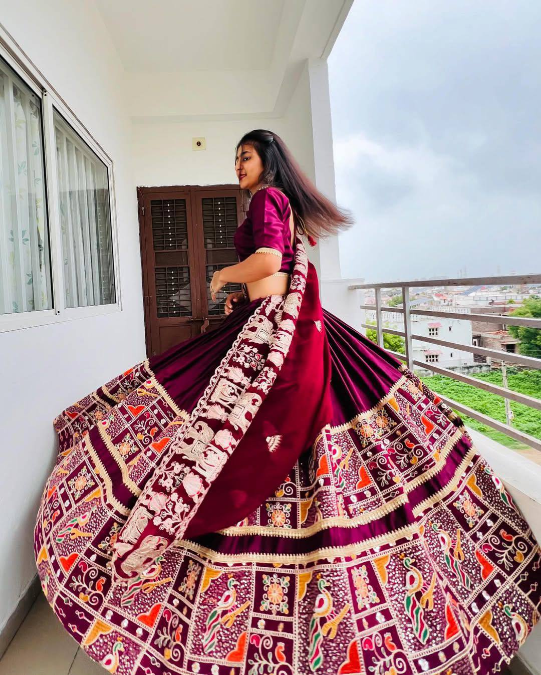 Nirza Raas Aur Rajwadi Andaaz Navratri Choli