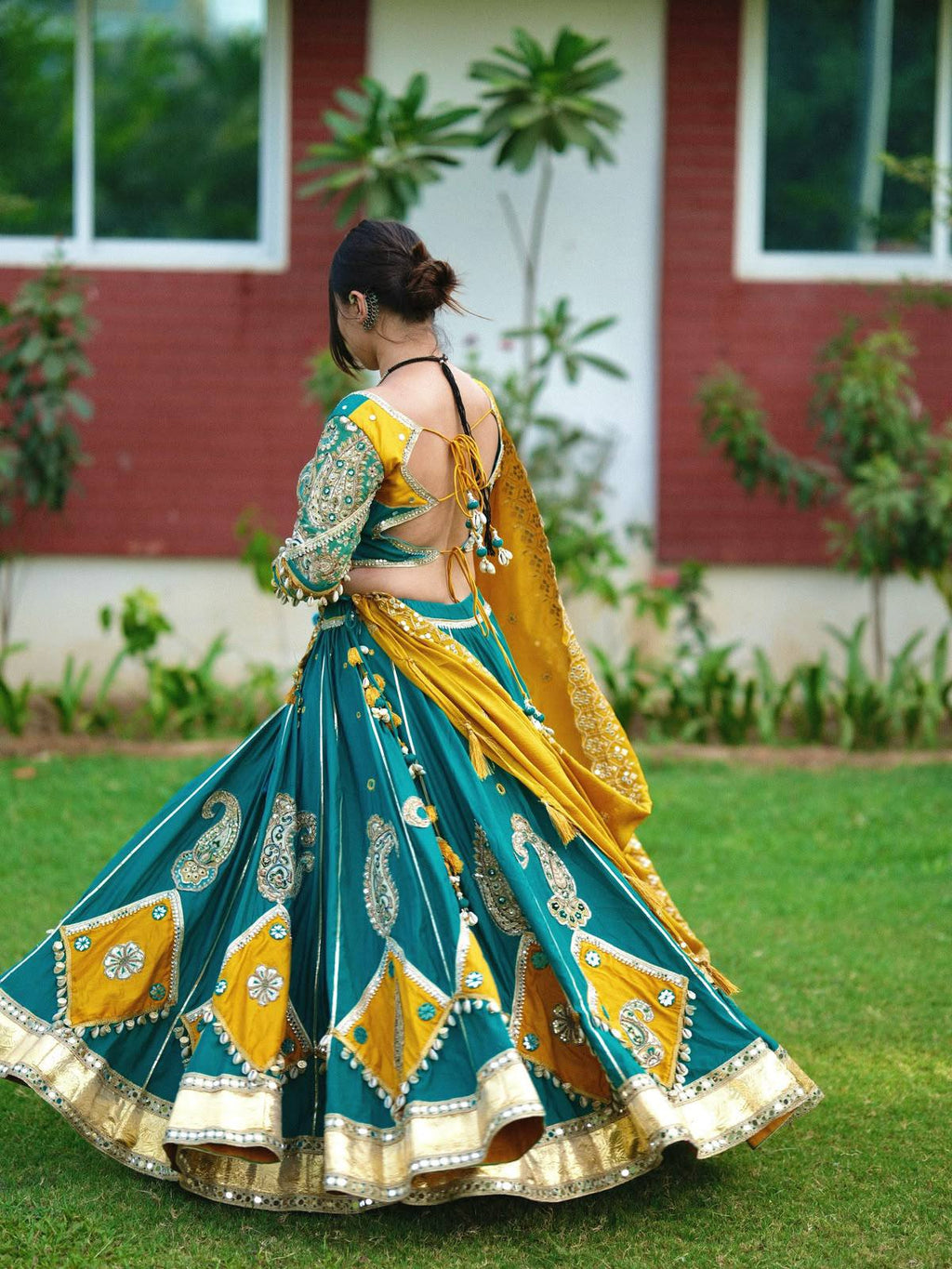 Janvi Festive Soul, Gujarati Heart Choli