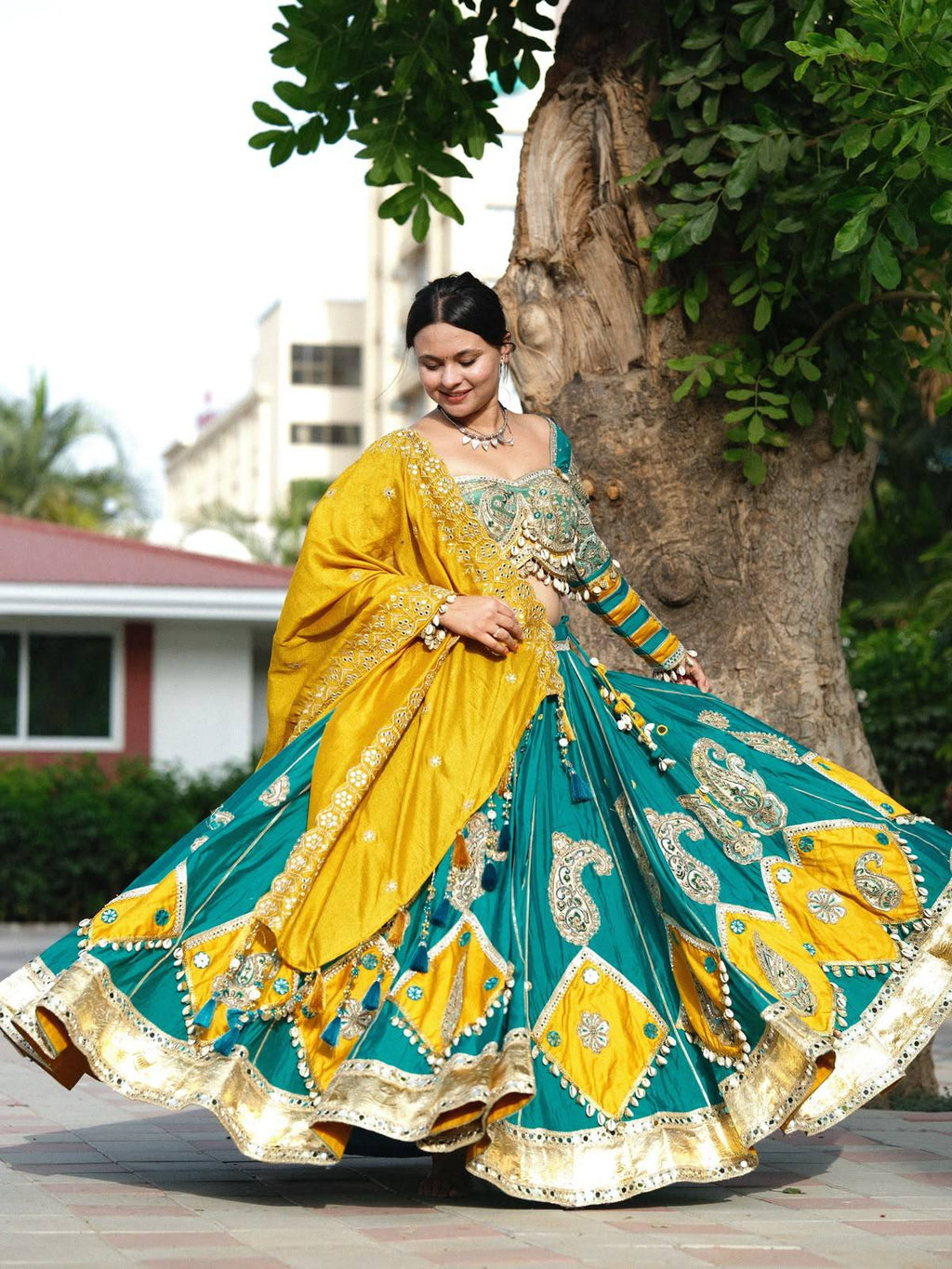 Janvi Festive Soul, Gujarati Heart Choli